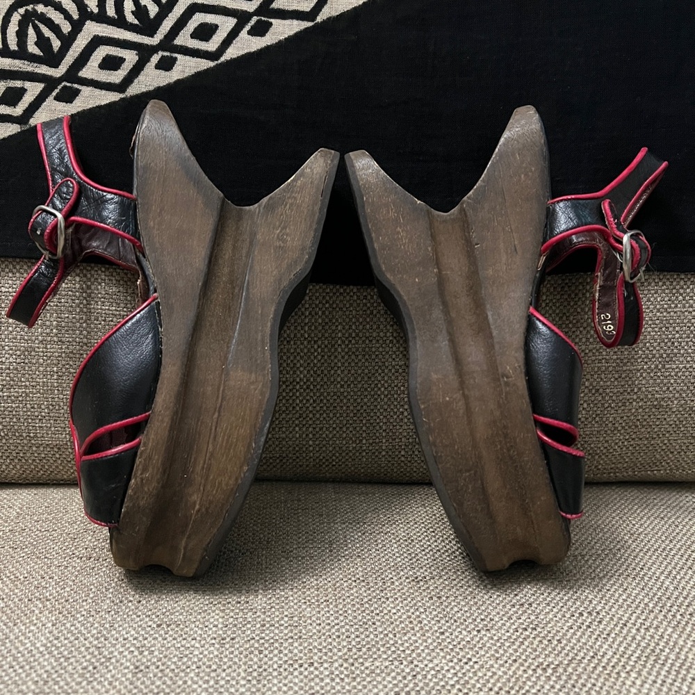 Vintage clothespin shoes. - Picture 12 of 16